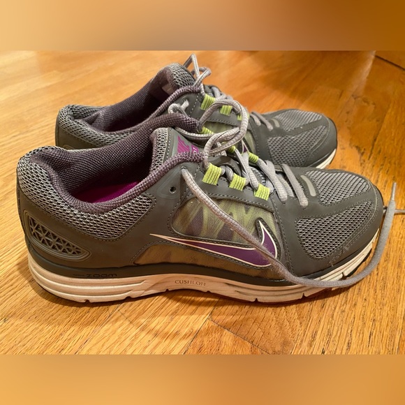 Nike running sneakers - Picture 1 of 4